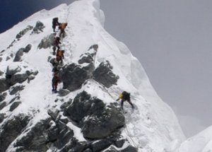 Everest'te Facia: 6 Ölü, 9 Kayıp!