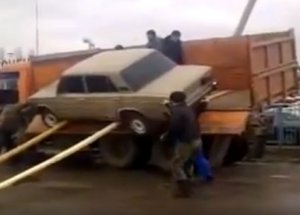 Kamyondan Araç İndirme Felaketi