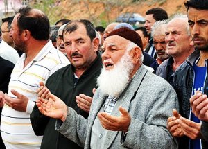 Yağmur Duasında, Yağmur Yağdı