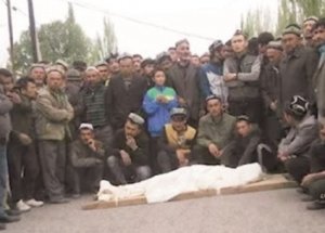 Uygur Gencini Katlettiler!