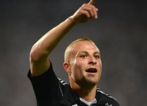 Ünlü Futbolcuya Silahlı Saldırı!