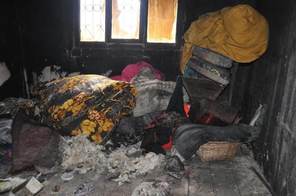 Buzları eritmek isterken evi yaktı