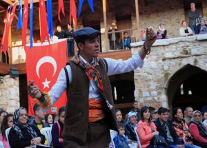 Asırlık Geleneklerini Yaşatmak İçin Göçtüler