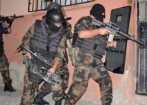 Ankara'da Helikopter Destekli Operasyon