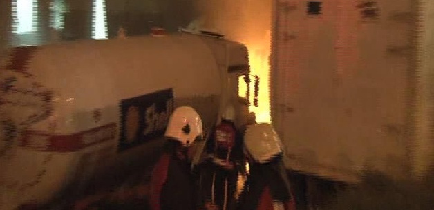 İstanbul'da Yakıt Yüklü Tanker Patladı!