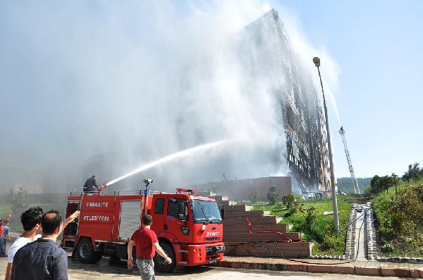 Üniversitede Korkutan Yangın