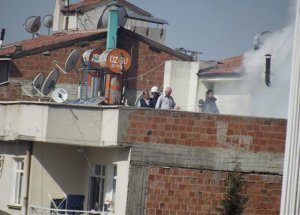 Teras Katdaki Yangın Korkuttu