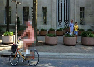 O Ülkede 'Çıplak' Gezmek Serbest