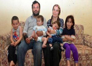 İkizlerini Şekerli Su İle Besliyor Çünkü...