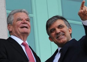 Gül'den Gauck'a Diplomatik Cevap