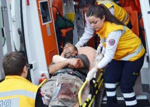 Beton Mikseri Otomobile Çarptı: 4 Yaralı