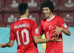 Yıldız Futbolcu 5 Vakit Namazını Kaçırmıyor!