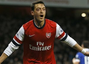 Arsenal Mesut'la Güldü!