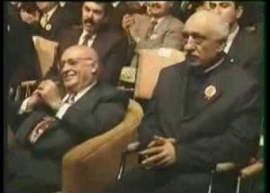 Neden Demirel’i Gördük de Gülen’i Görmedik