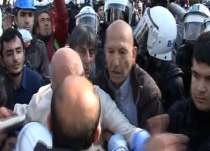 CHP'li Vekilden Polise Yumruk