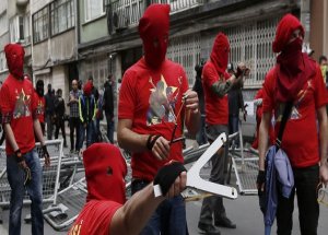 1 Mayıs Olaylarında New Balance Ayakkabılı İşçi