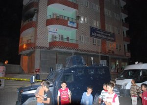 Batman’da Okuma Salonuna Bombalı Ve Molotoflu Saldırı