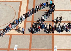 Öğrencilerden Başbakan'a İmzalı Destek