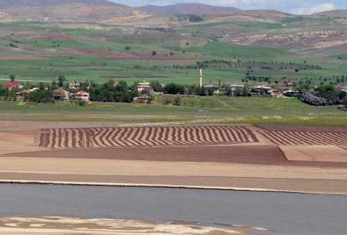 Keban Baraj'ında Tarlalar Ortaya Çıktı