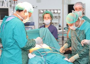 Zayıflamak İçin Bıçak Altına Yatıyoruz