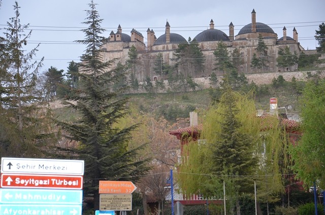 Bir Tarafta Manastır Diğer Tarafta Külliye