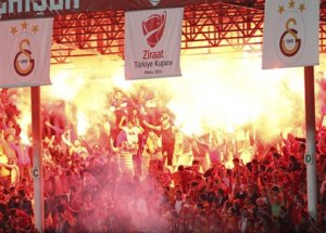 Cimbom'dan Fener'e Bomba Gönderme!