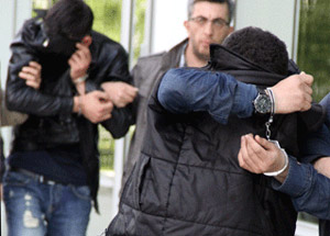 Zevkine Düşkün Ev Hırsızları Tutuklandı