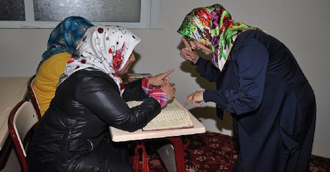 İşaret Diliyle Kur'an Öğretiyorlar
