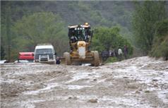 Heyelan Yolu Ulaşıma Kapattı