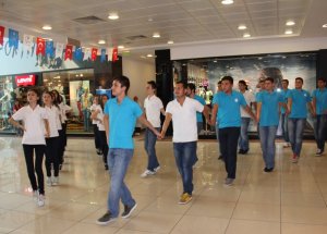 Avm’de Halk Oyunları Gösterisi