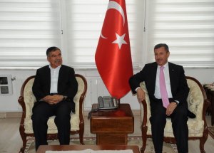 Bakan Yılmaz'dan Vali Yılmaz'a Ziyaret