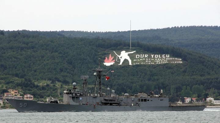Boğaz’dan Savaş Gemisi Geçti