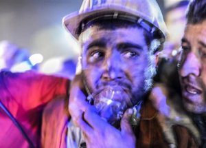 İçeride Yaklaşık 400 Kişi Olabilir