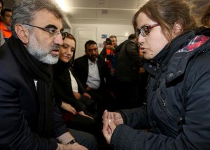 Acılı Kadını Bakan İkna Etti!