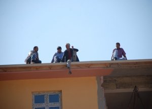 Maaşlarını Alamayan İşçiler Çatıya Çıktı