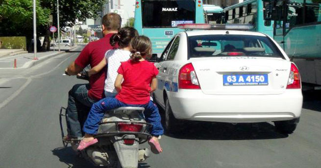 Motosiklette Tehlikeli Yolculuk