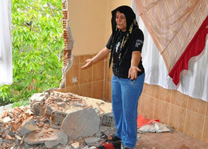 Boşanmak İsteyen Eşinin Evini Kepçeyle Yıktı!