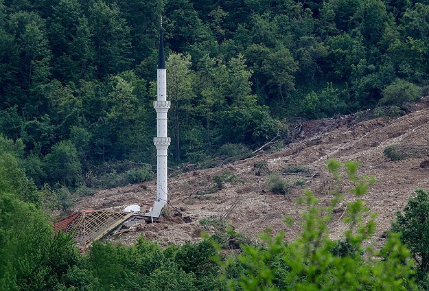 Selden Geriye Sadece Minare Ayakta Kaldı