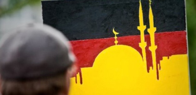 Cuma Namazına Gidenleri Fişlemişler