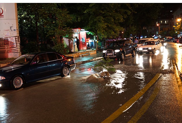 Ankara'da Yağmur Sele Neden Oldu