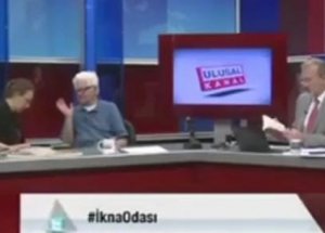 Ünlü Prof. Canlı Yayında Eşini Azarladı