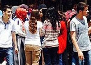 5 Kişi Camdan Atladı