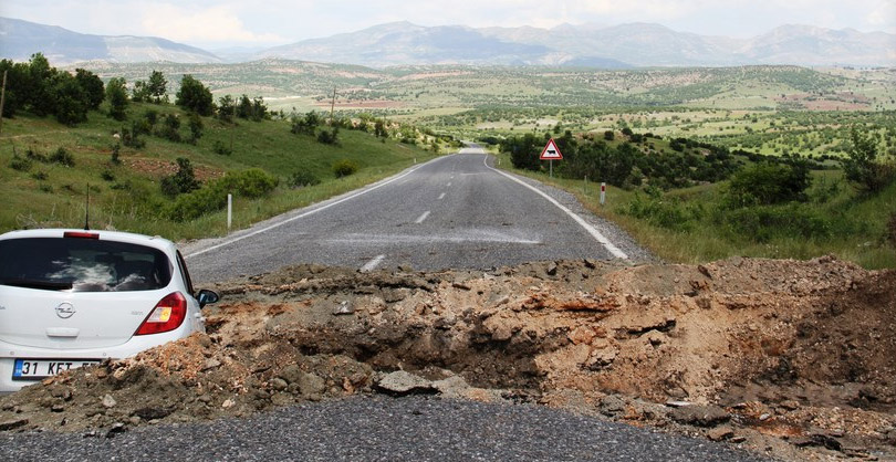 Jandarma Kapatıyor PKK Kazıyor