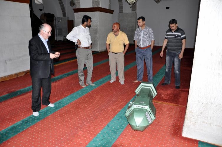 Camide Hırsızlık Girişimi