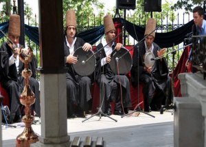 Türbede Düğün Emeklilik Getirdi