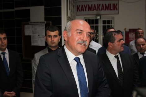 Öcalan'ı Takdirle Karşılayan Vali