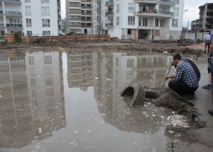 Bursa’da Ev Ve İş Yerlerini Su Bastı