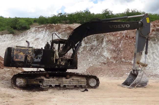 PKK Şantiye Basıp Araç Yaktı!