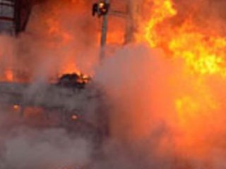 PKK'lılar Van'da Kamyon Yaktı