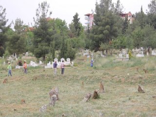 Korkuteli’de Mezarlıklar Bakıma Alındı